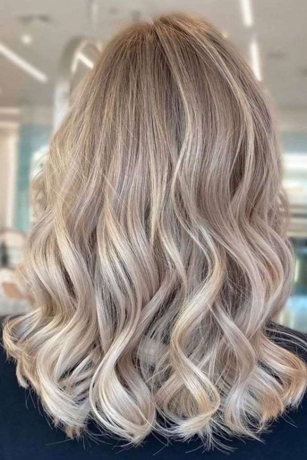 Aschblond Haarfarbe fuer alle Haartypen