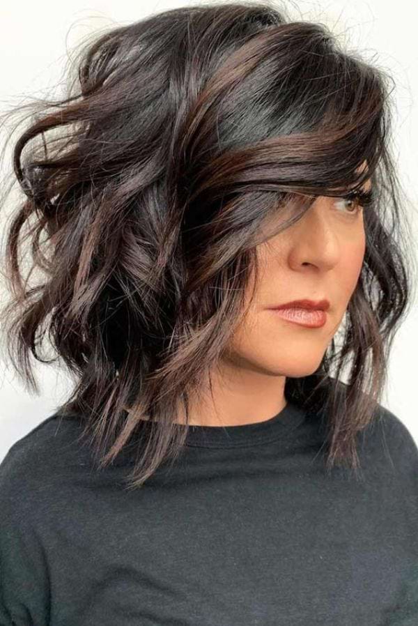 Gestufter Long Bob mit schraegem Pony