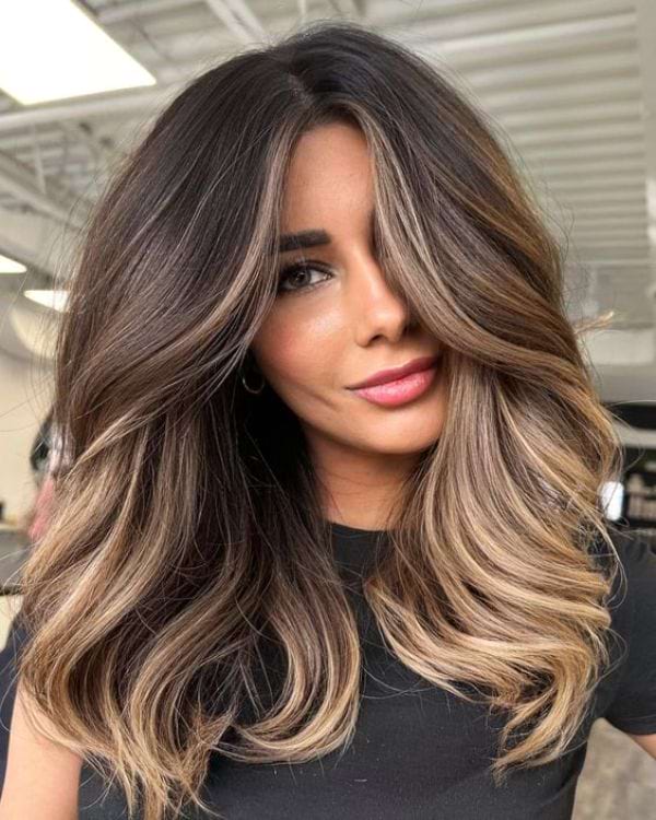 Dunkle Haare Mit Str hnen Sch ne Frisuren Visavis Friseur