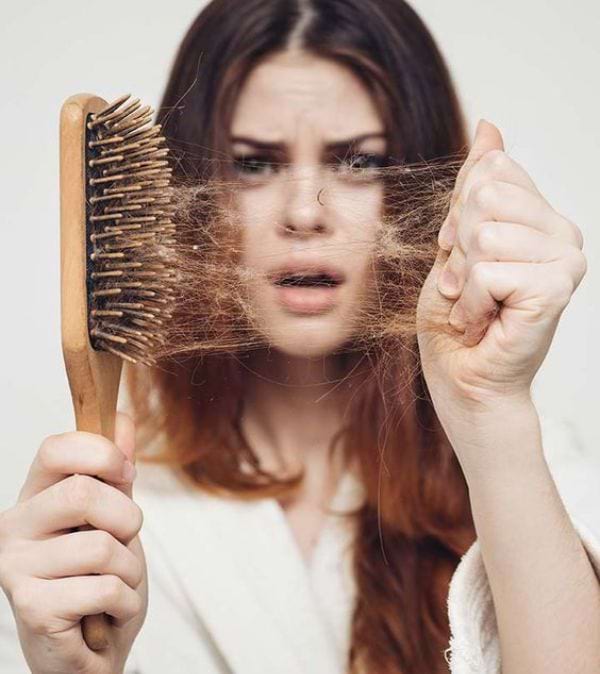 Wie viele Haare verliert man am Tag und wann wird es kritisch?